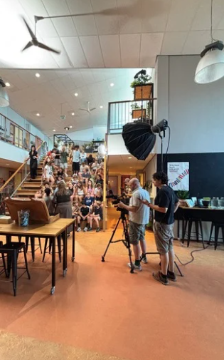 Filmcrew aanwezig op een basisschool